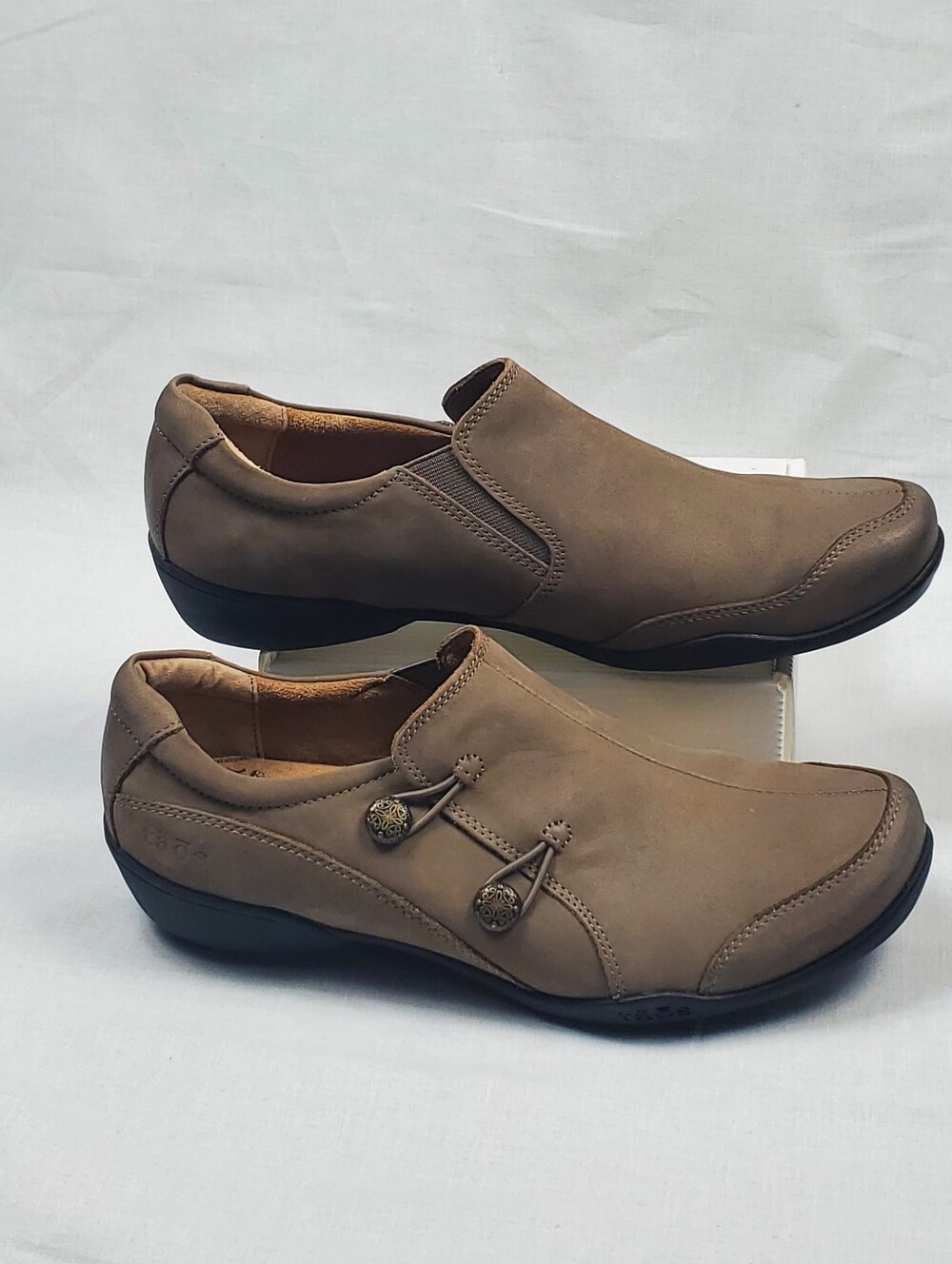 Taos Footwear Women's "Encore" Leather Slip-On Clogs Mules Flats Shoes Taupe 9.5